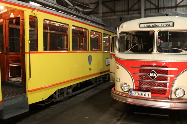 Lange Nacht der Museen: Bus und Straßenbahn im Depot 12 in Rostock-Marienehe