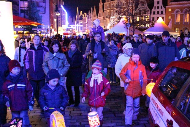 Laternenumzug zur Rostocker Lichtwoche