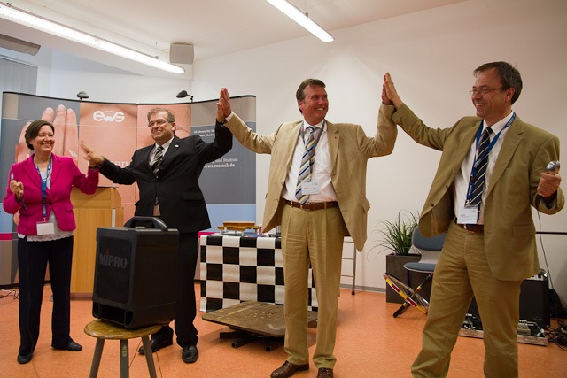 Dr. Liane Melzer (Kultursenatorin), Prof. Dr. Wolfgang Schareck (Rektor, Uni Rostock), Ulrich Funk(EWS), Kurt Schanné (Bildungsministerium)