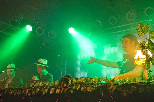 MAU Club und MS Stubnitz: „Tanz in den Mai“