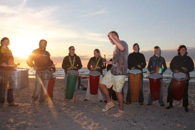 Mittsommernacht am Strand von Warnemünde