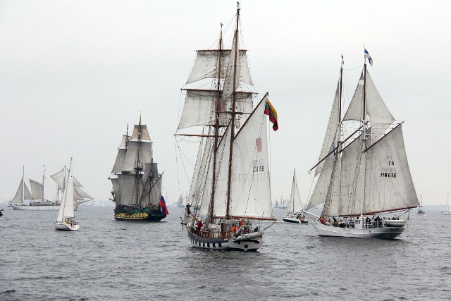 Shtandart und Brabander bei der Hanse Sail 2010