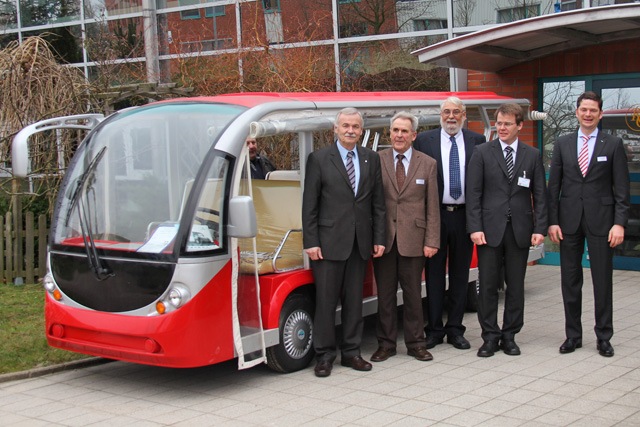 Netzwerk Elektromobilität in Mecklenburg-Vorpommern - Wirtschaftsminister Jürgen Seidel, Karl-Heinz Krüger (AC Autohaus Am Fischereihafen), Dr. Uwe Wurdel (ATI Küste), Frank Haacker (Siemens)