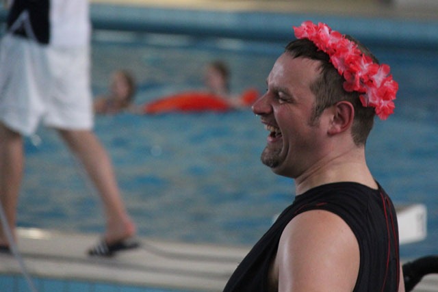 Gute Laune beim Drachenboot Indoor Cup in der Neptunschwimmhalle Gute Laune beim Drachenboot Indoor Cup in der Neptunschwimmhalle