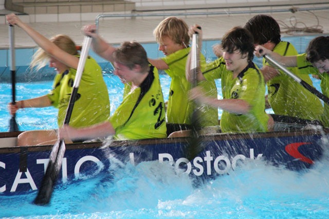Ecolea-Team beim Drachenboot Indoor Cup in der Neptunschwimmhalle Ecolea-Team beim Drachenboot Indoor Cup in der Neptunschwimmhalle