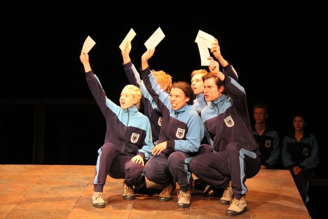 Schillers Räuber feiern Premiere im Theater im Stadthafen