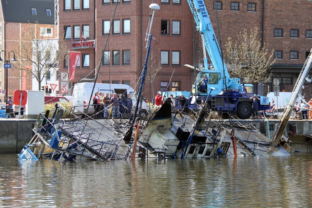 gesunkene Vagel Grip im Stadthafen Rostock gesunkene Vagel Grip im Stadthafen Rostock