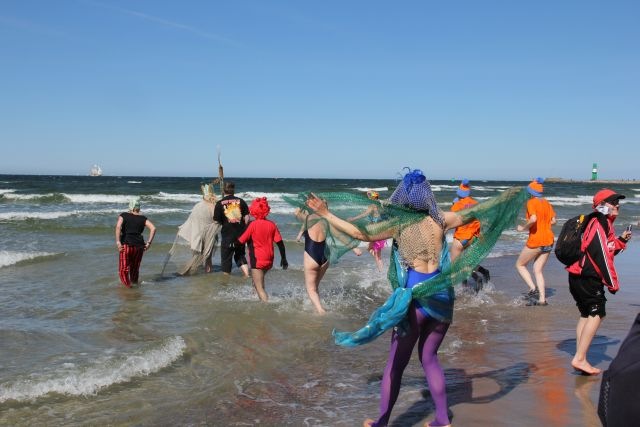 16. Abbaden der „Rostocker Seehunde“ in Warnemünde 2011
