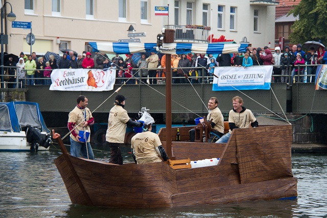 Mach 6 beim Waschzuberrennen 2011 in Warnemünde