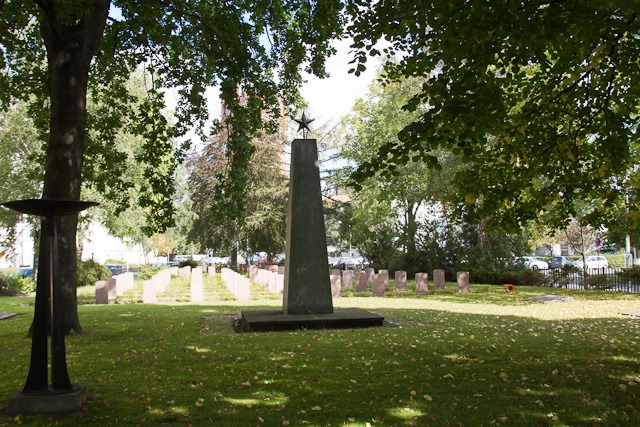 Soldatenfriedhof der Roten Armee am Puschkinplatz.Rostocks Kriegsgräber werden vom Amt für Stadtgrün gepflegt