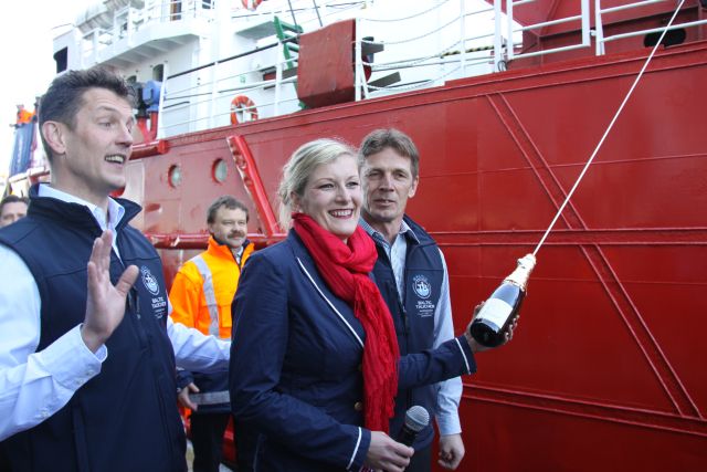 Baltic Taucher GmbH tauft Offshore-Schiff „Wind Express“