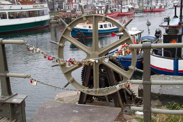 Warnemünde hat eine Liebesbrücke