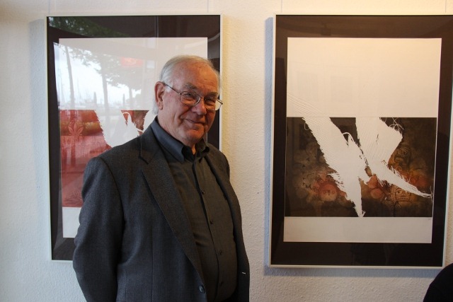 Robert Kaindl-Trätzl vor dem Bild Traumtänzer