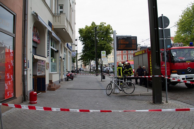 Feuerwehreinsatz am Bratwurstgrill nachdem Gas aus einer Gasflasche geströmt war.