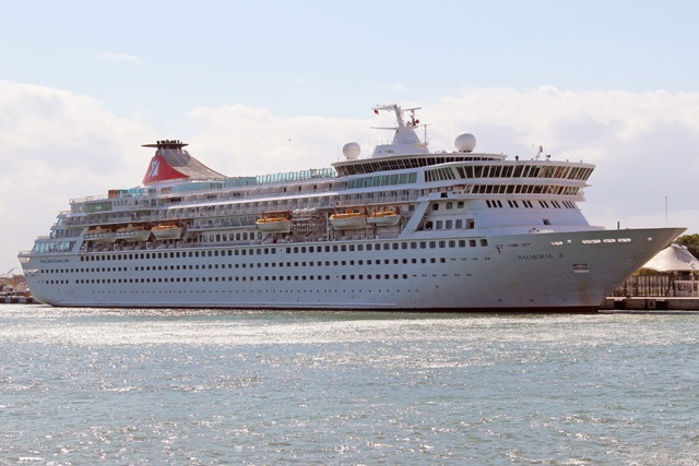 Kreuzfahrtschiff „Balmoral“ in Warnemünde