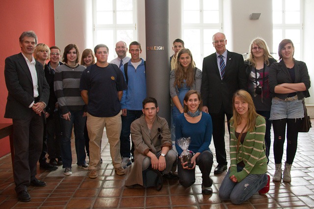 Schüler aus Raleigh und vom Erasmus-Gymnasium zu Besuch im Rostocker Rathaus