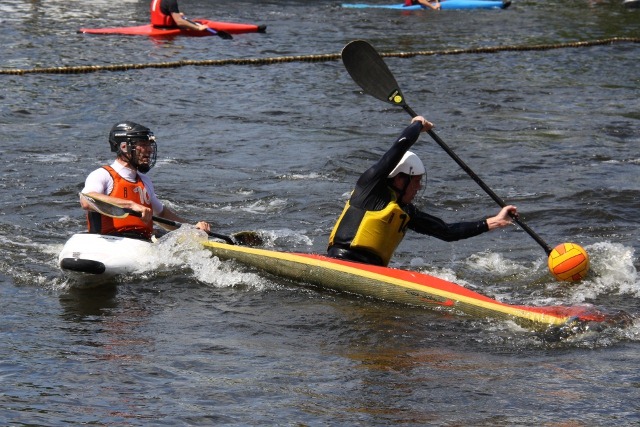 Enge Zweikämpfe auf dem Wasser Enge Zweikämpfe auf dem Wasser