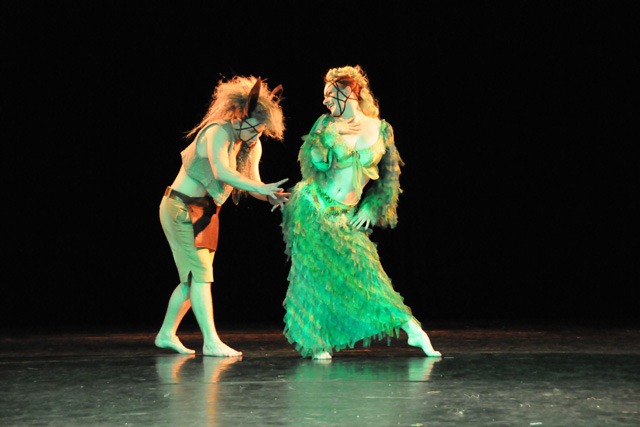 "Pieces of Art" mit Nico Wert als Zettl und Natalie Brockmann als Titania in einem Auszug aus "Ein Sommernachtstraum"