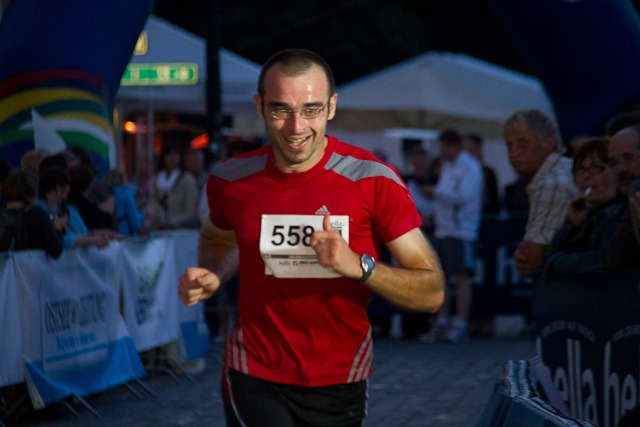 Als Zweiter lässt Enrico Gäbe die Halbmarathonstrecke hinter sich. Als Zweiter lässt Enrico Gäbe die Halbmarathonstrecke hinter sich.