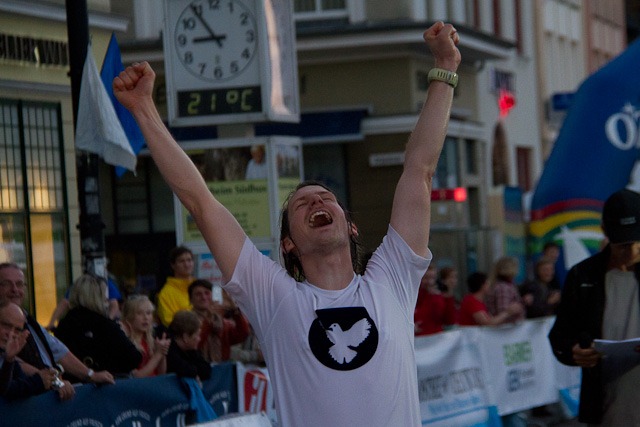 Jens Grünthal wird jubelnder Marathonsieger Jens Grünthal wird jubelnder Marathonsieger