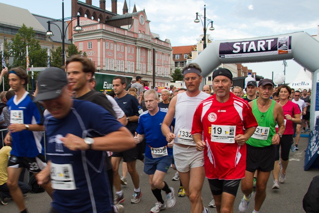Start in die Marathonnacht um 18 Uhr auf dem Neuen Markt Start in die Marathonnacht um 18 Uhr auf dem Neuen Markt