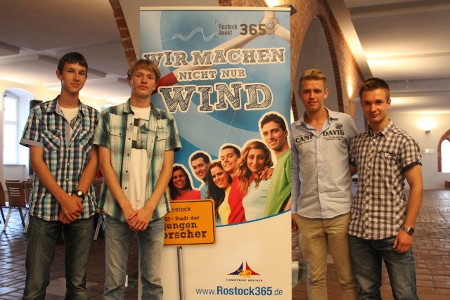 Schüler vom Gymnasium Reutershagen wollen auch mitmachen: Paul Pranskat, Fabian Wilken, Fabian Peter und Daniel Meiburg 