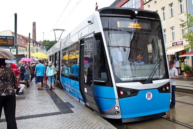Neue Straßenbahnen auf Linie 1 in Rostock unterwegs