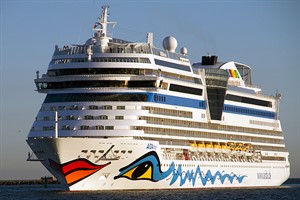 Kreuzfahrtschiff AIDAmar im Kreuzfahrthafen Rostock-Warnemünde