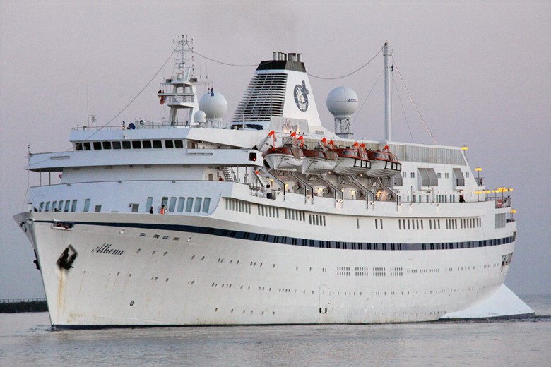 Kreuzfahrtschiff Athena (Ex-Völkerfreundschaft) im Kreuzfahrthafen Rostock-Warnemünde Kreuzfahrtschiff Athena im Kreuzfahrthafen Rostock-Warnemünde