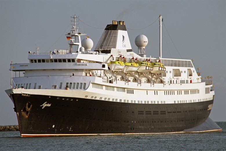 Kreuzfahrtschiff Azores (Ex-Völkerfreundschaft) im Kreuzfahrthafen Rostock-Warnemünde Kreuzfahrtschiff Azores im Kreuzfahrthafen Rostock-Warnemünde