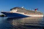 Die Carnival Miracle im Kreuzfahrthafen Warnemünde
