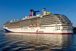 Carnival Miracle im Kreuzfahrthafen Rostock-Warnemünde