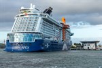 Das Kreuzfahrtschiff Celebrity Apex im Kreuzfahrthafen Warnemünde