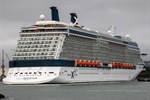 Das Kreuzfahrtschiffe Celebrity Reflection im Kreuzfahrthafen Warnemünde