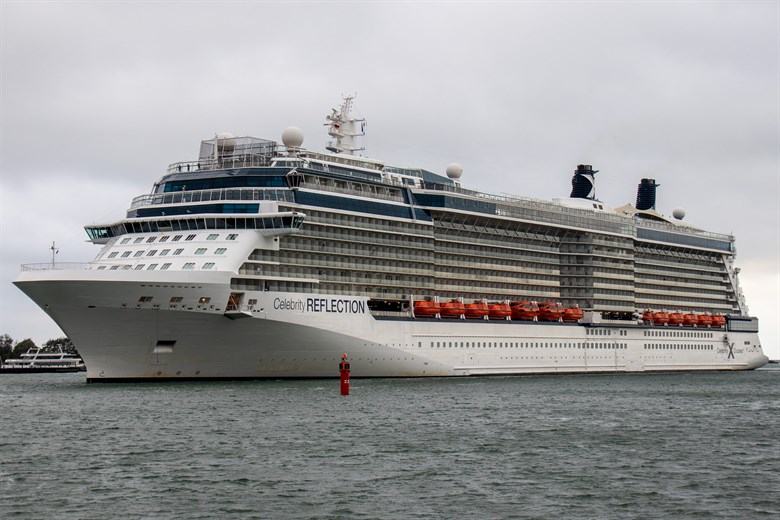 Kreuzfahrtschiff Celebrity Reflection im Kreuzfahrthafen Rostock-Warnemünde Kreuzfahrtschiff Celebrity Reflection im Kreuzfahrthafen Rostock-Warnemünde