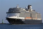 Die Eurodam beim Einlaufen in Warnemünde