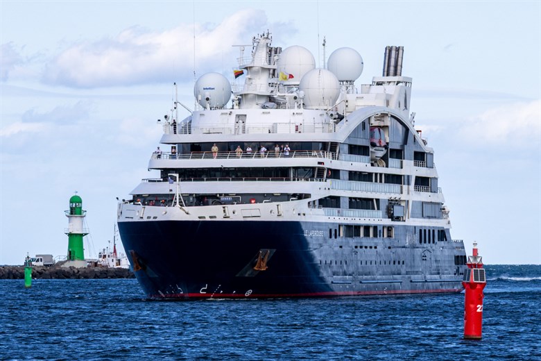 Kreuzfahrtschiff Le Lapérouse im Kreuzfahrthafen Rostock-Warnemünde Kreuzfahrtschiff Le Lapérouse im Kreuzfahrthafen Rostock-Warnemünde