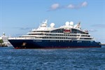 Die Le Lapérouse beim Einlaufen in Warnemünde