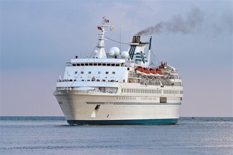 Kreuzfahrtschiff Delphin im Kreuzfahrthafen Rostock-Warnemünde Kreuzfahrtschiff Delphin im Kreuzfahrthafen Rostock-Warnemünde