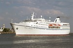 Die Ocean Majesty beim Einlaufen in Warnemünde