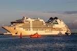 Die Seabourn Ovation im Kreuzfahrthafen Warnemünde