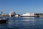 Das Kreuzfahrtschiff „SeaDream II“ beim Anlegen an Pier 7 im Kreuzfahrthafen Warnemünde