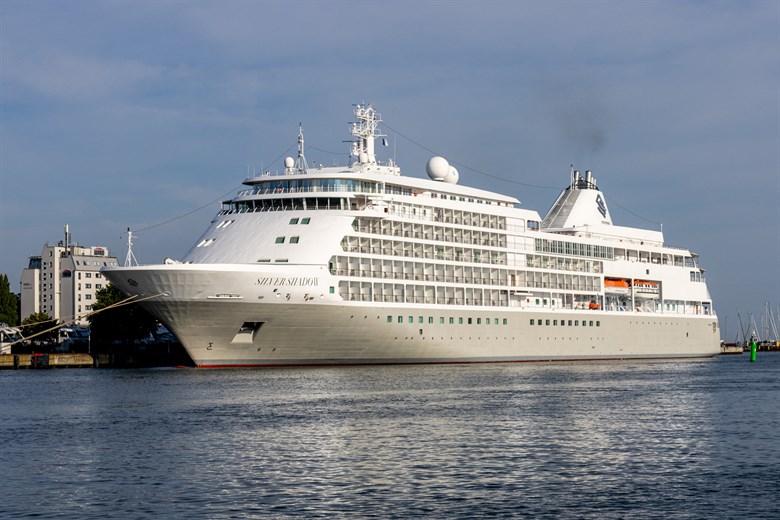 Kreuzfahrtschiff Silver Shadow im Kreuzfahrthafen Rostock-Warnemünde Kreuzfahrtschiff Silver Shadow im Kreuzfahrthafen Rostock-Warnemünde