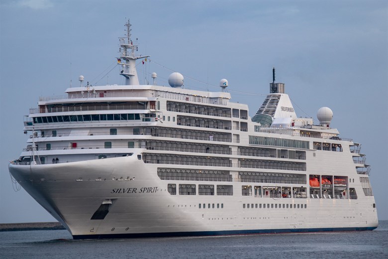 Kreuzfahrtschiff Silver Spirit im Kreuzfahrthafen Rostock-Warnemünde Kreuzfahrtschiff Silver Spirit im Kreuzfahrthafen Rostock-Warnemünde