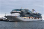 Das Kreuzfahrtschiff „Vista“ beim Erstanlauf in Warnemünde