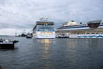 Kreuzfahrtschiff „Vista“ am Liegeplatz P8 im Kreuzfahrthafen Rostock-Warnemünde
