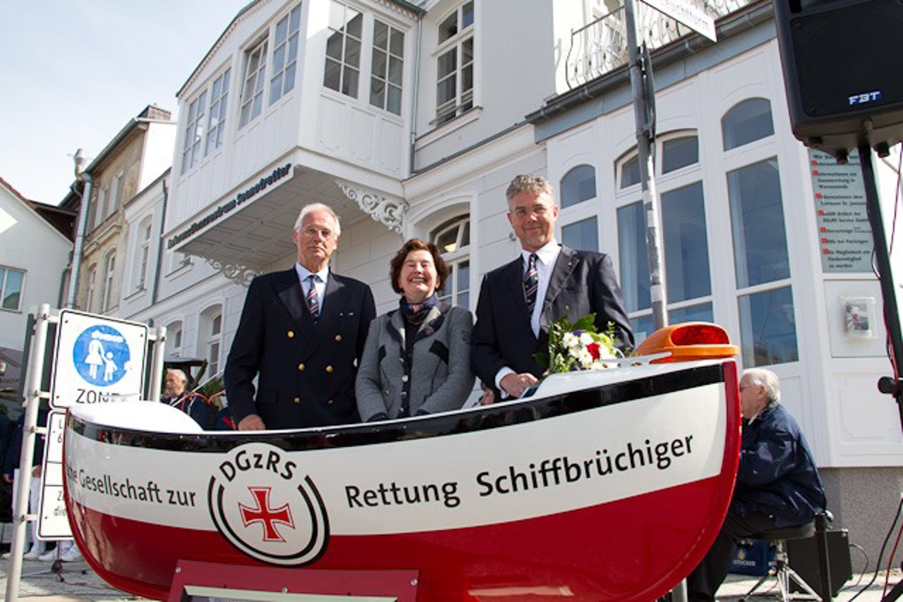 Wiedereröffnung Informationszentrum mit DGzRS-Vorstandsmitglied Michael Schroiff, Bürgerschaftspräsidentin Karina Jens und Jörg Westphal