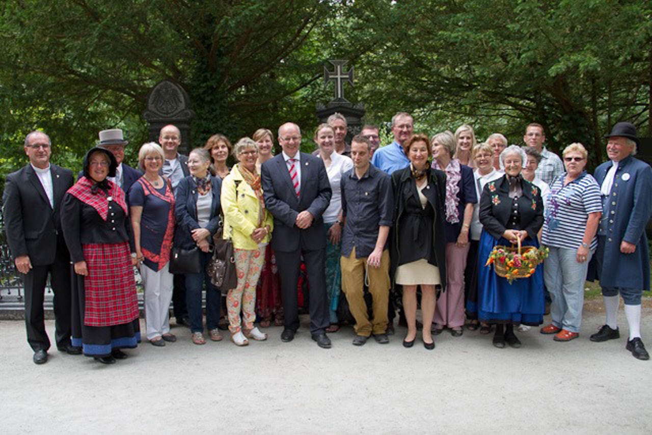 Familientreffen der Jantzens mit Mitgliedern des Warnemünder Vereins, dem Rostocker Oberbürgermeister und der Bürgerschaftspräsidentin