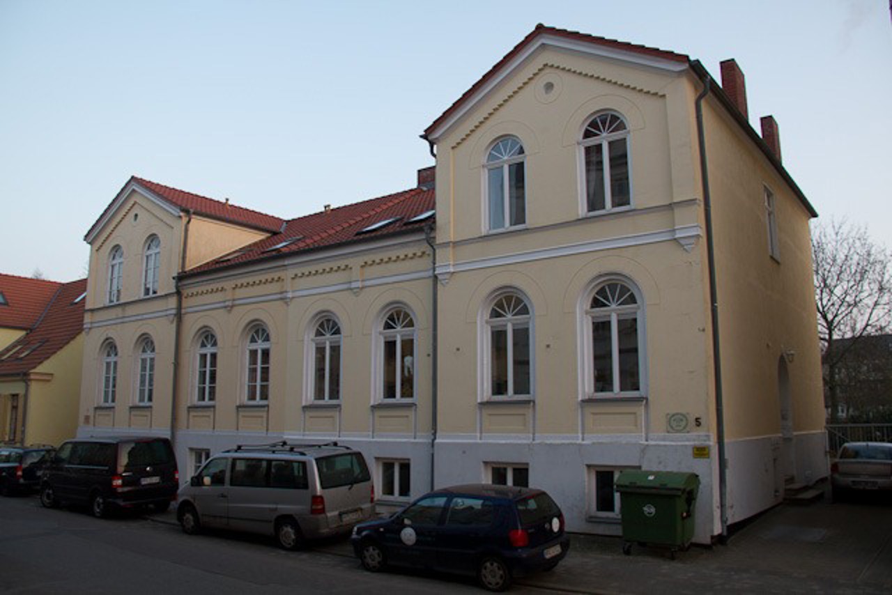 in der Paulstraße 5 befand sich der "Fröbelsche Kindergarten mit angeschlossener Kinderpflegerinnenschule" von Marie Bloch