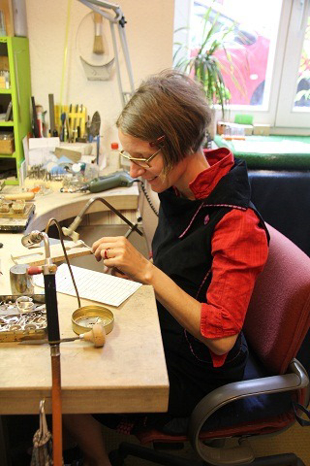 Anna Silberstein arbeitet fleißig im "Artquarium"